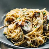 Creamy Garlic Herb Mushroom Spaghetti